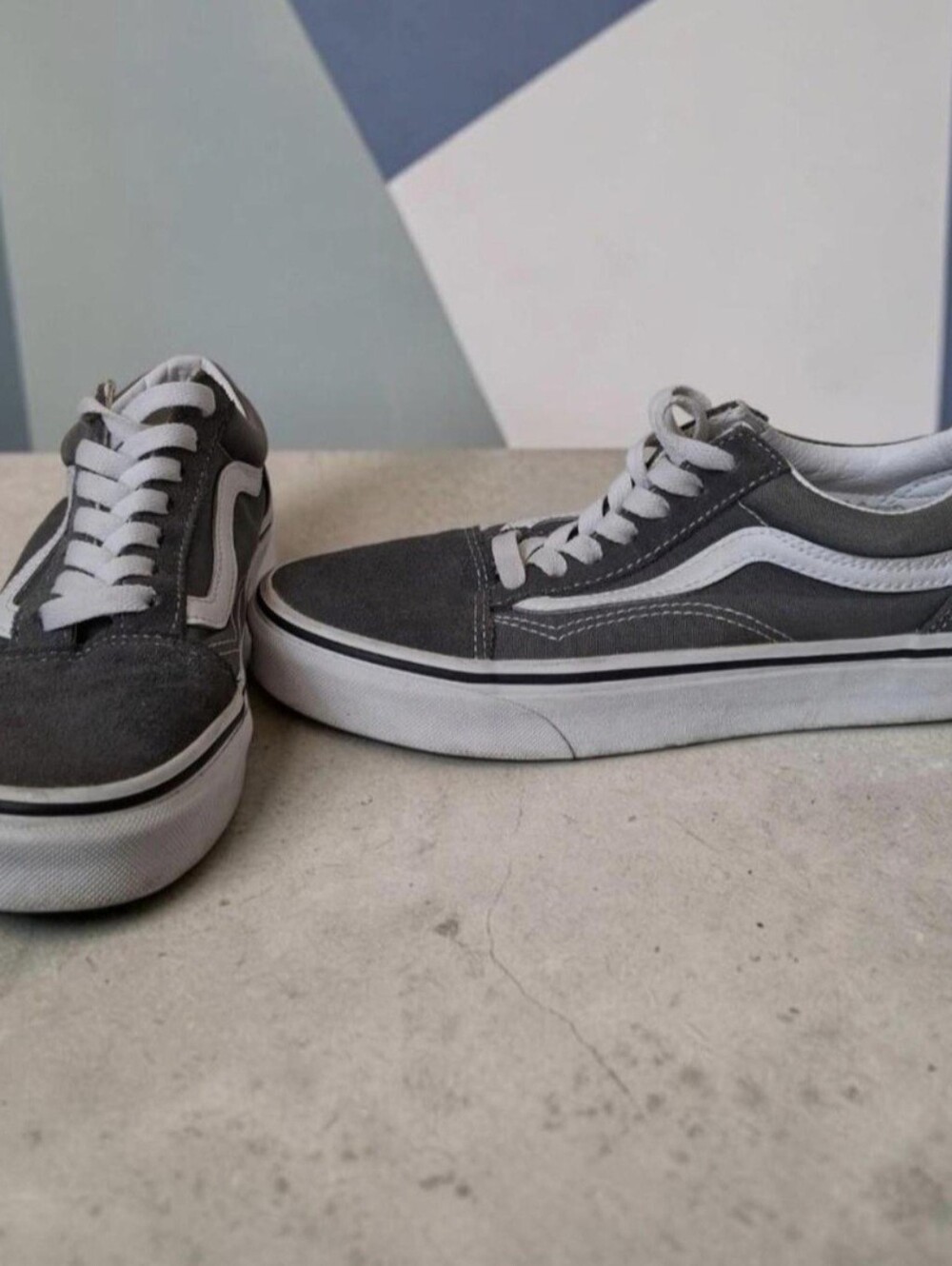 VANS Old Skool Gray/White Low Top Lace-Up Canvas Sneakers Rubber Sole Logo
